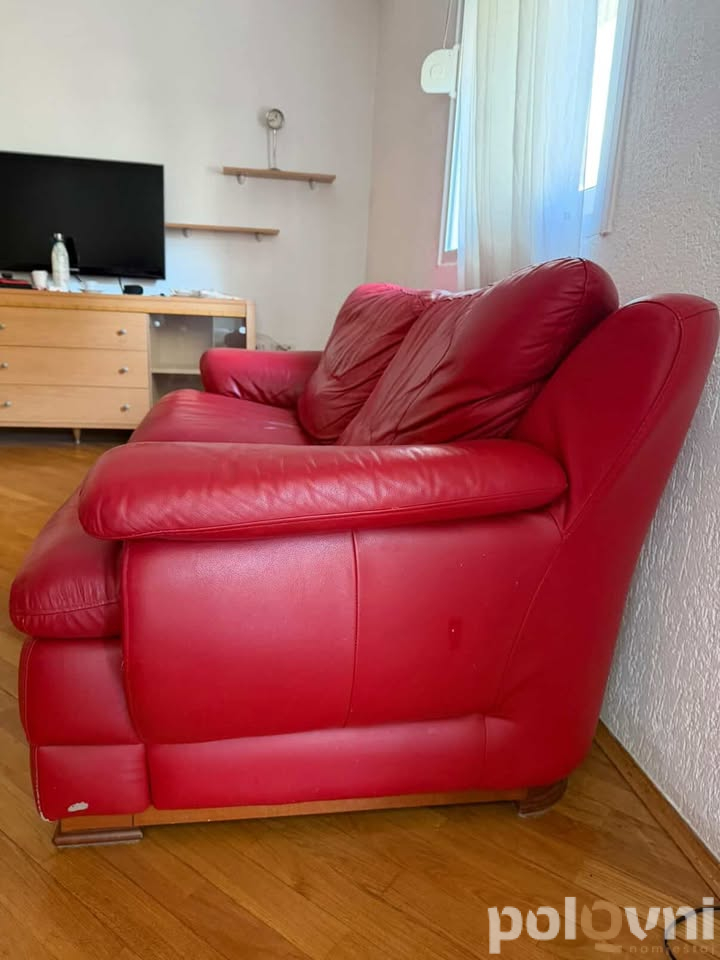 Dva dvosjeda i fotelja