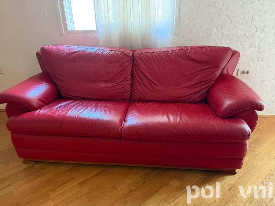 Dva dvosjeda i fotelja