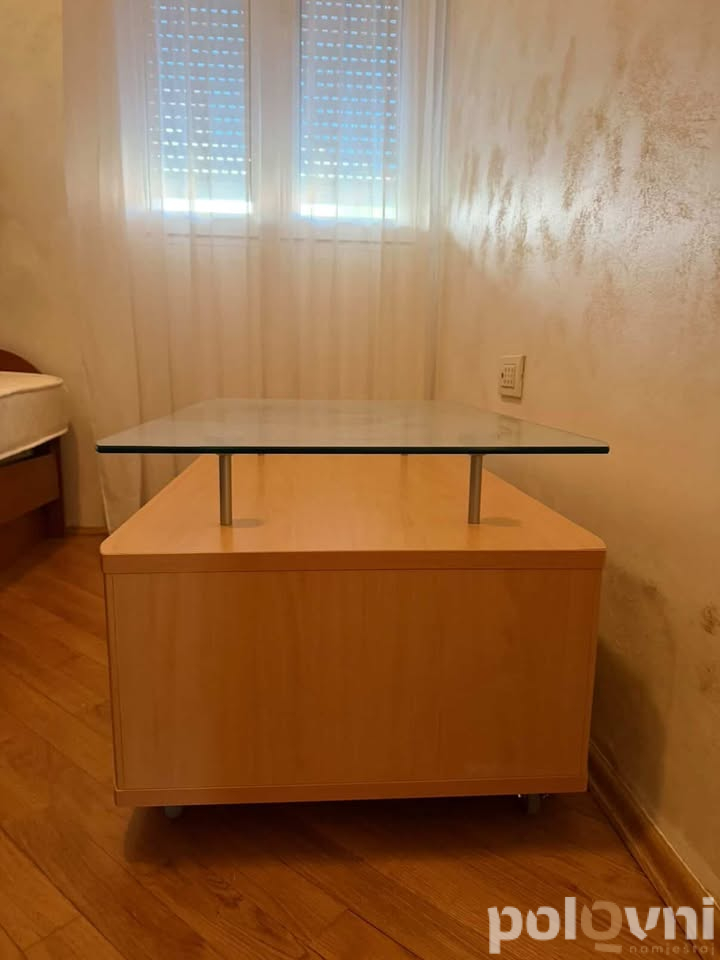 Set dva stola, sa fiokom i tockicima