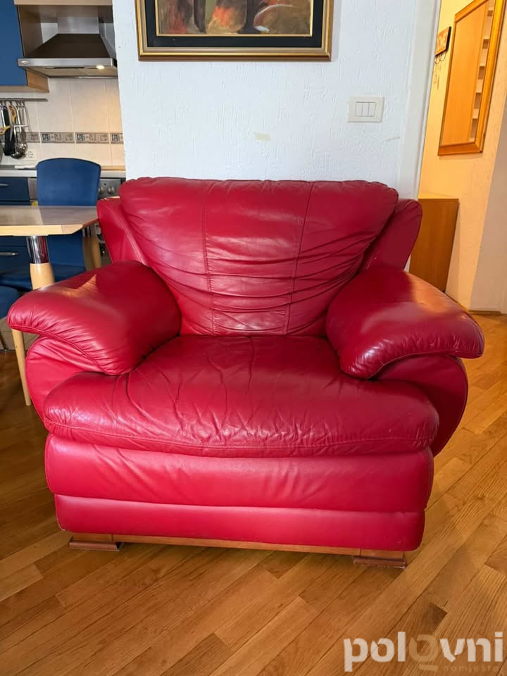 Dva dvosjeda i fotelja